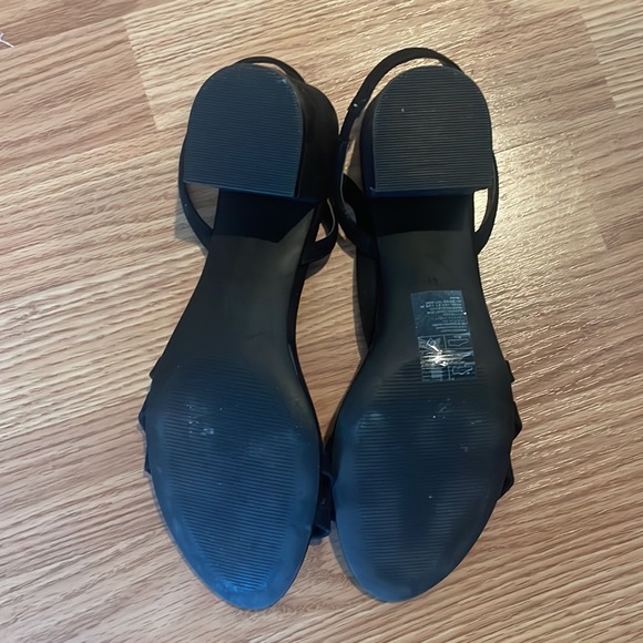 H&M strapped black velvet heels - Picture 3 of 4